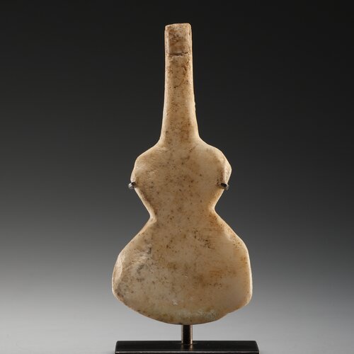 A Violin-Shaped Idol