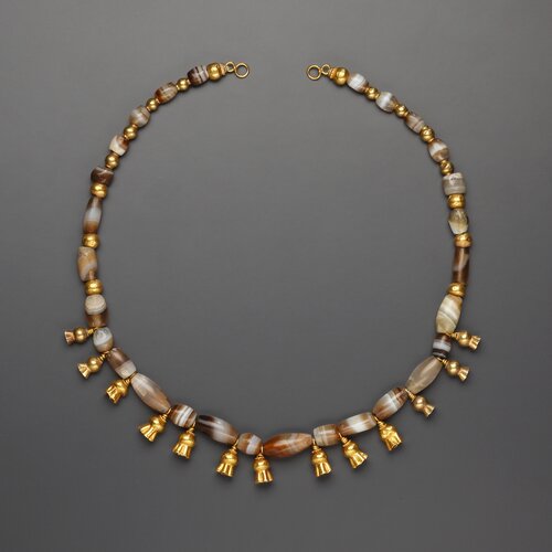 A Necklace with Agates and Gold Pendants
